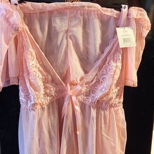 Elegant Pink Lace Sleepwear